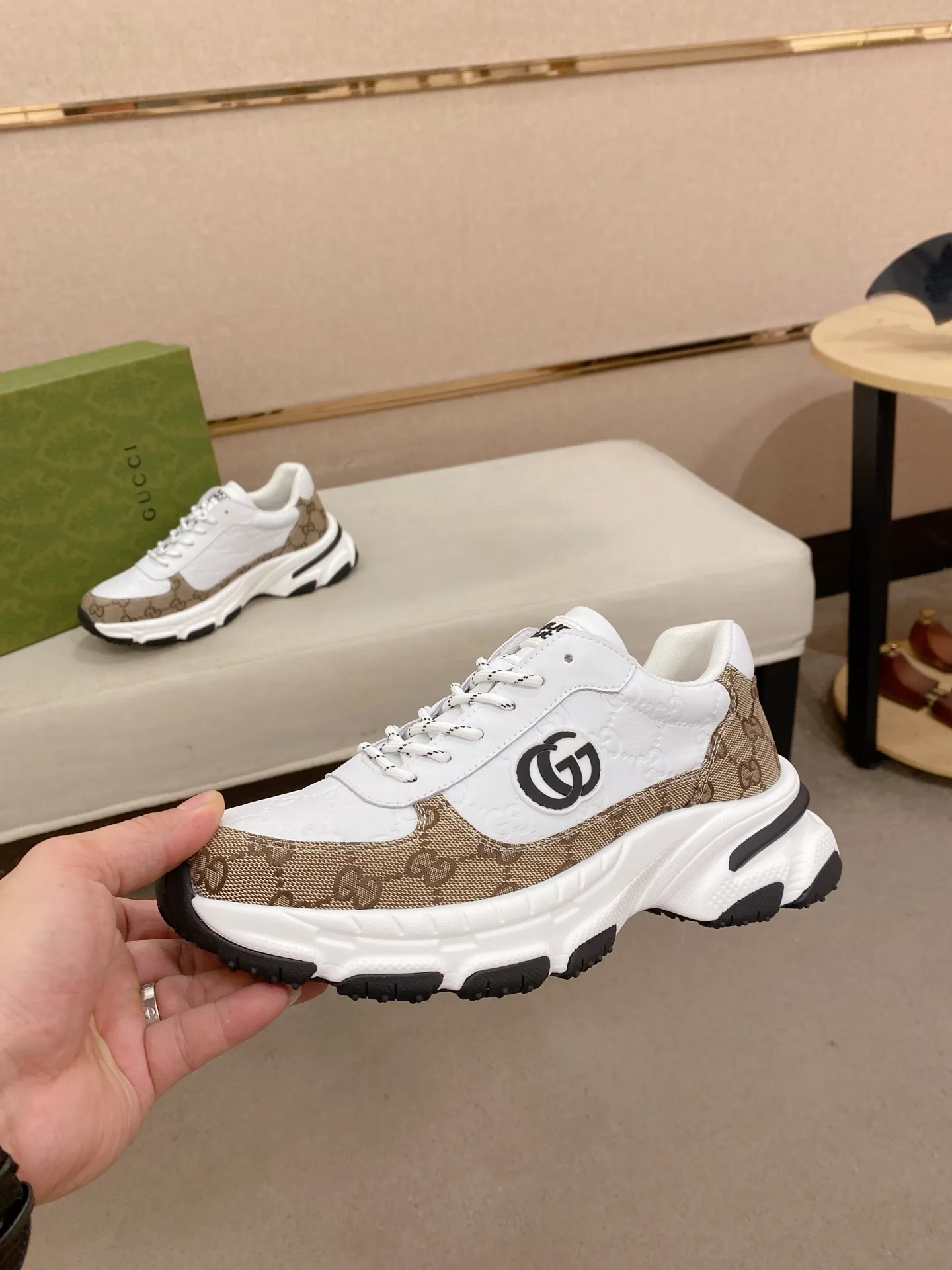 Men's men's shoes 442💰🇮🇹🇮🇹GUCCI🔍🔍new models are on sale at the same time at the counter. The uppers are made of top-grain cowhide imported from Italy. Fully imported genuine leather lining 💪💪, completely 1⃣️ to 1⃣️ replica 🇮🇹💪💪, ⚠ sole: original sole provided by the original factory, exclusive movable molded sole super comfortable, ⚠ original factory follow-up, 🔍🔍 high quality, you can go in and out of the counter at will, welcome to compare⚠. Code number: 38-44. Can be customized 45-46